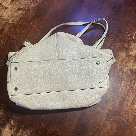 Coach Cream Leather Women's Bag - Picture 5 of 7